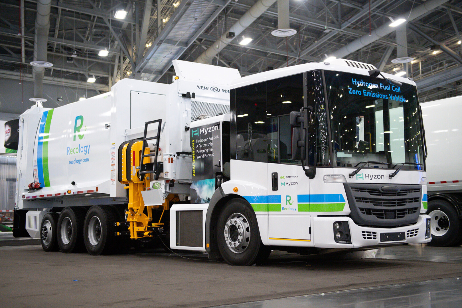 North America’s First Hydrogen Fuel Cell Refuse Truck Unveiled