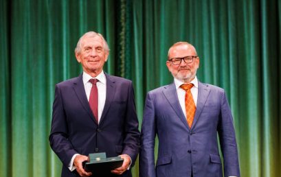 President of Hungarian Hydrogen Technology Association Receives Award